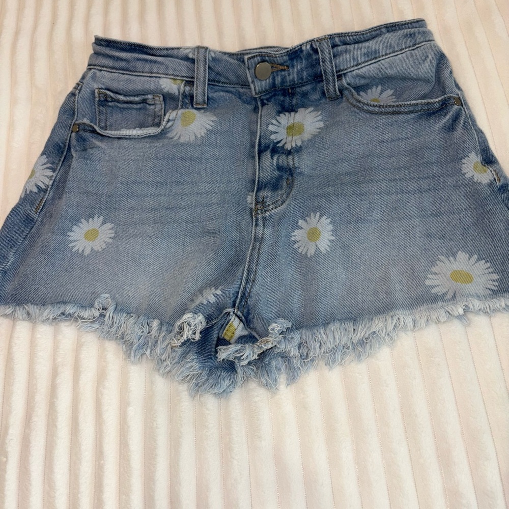 Material Girl Blue Daisy Print Jean Shorts 26x11” Pockets